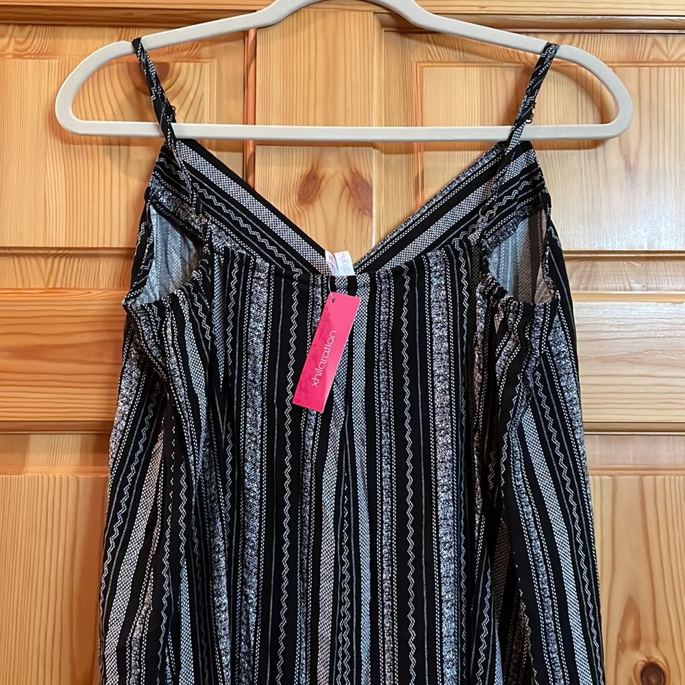 NEW!! Jumpsuit // Romper - Picture 5 of 8